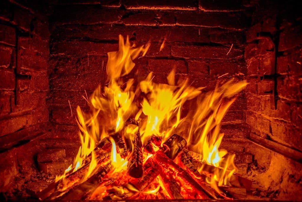 Flammen im Kamin